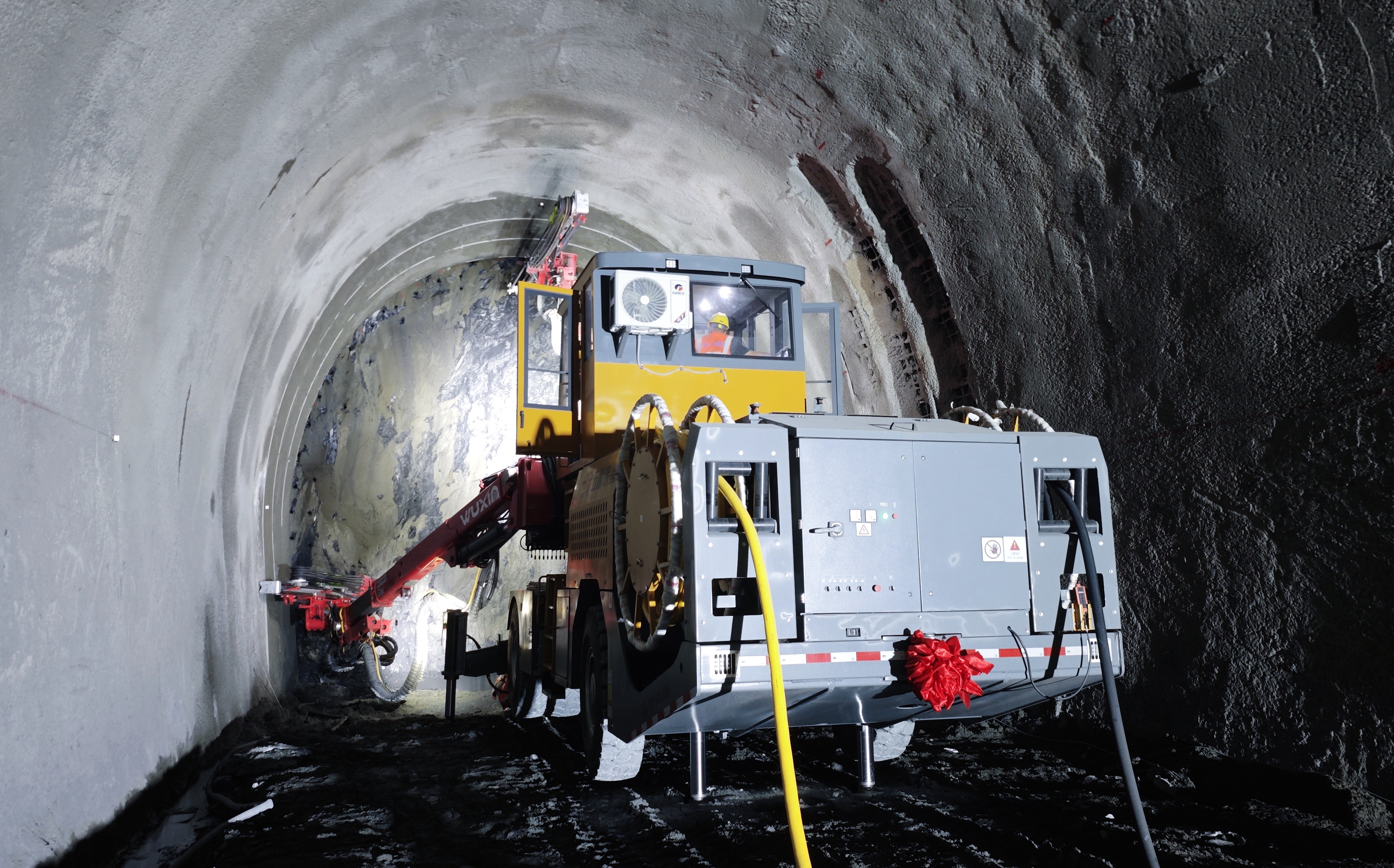 La 'herramienta eléctrica para abordar desafíos difíciles' en el techo del mundo: ¡la plataforma de perforación facial Uniroc WD633 resuelve dificultades de perforación a gran altitud!